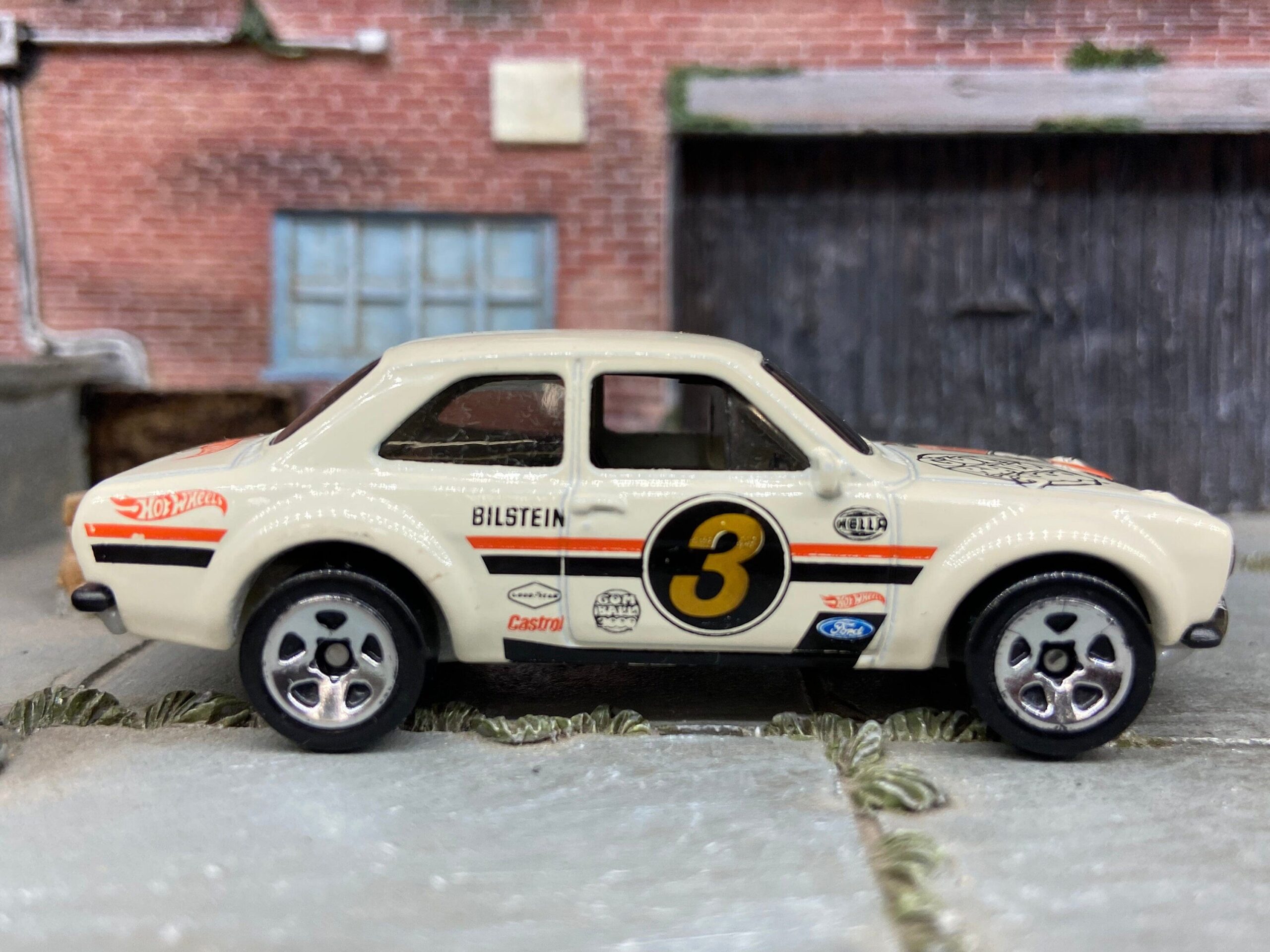 Loose vs. Carded Hot Wheels: Which Fits Your Collection?